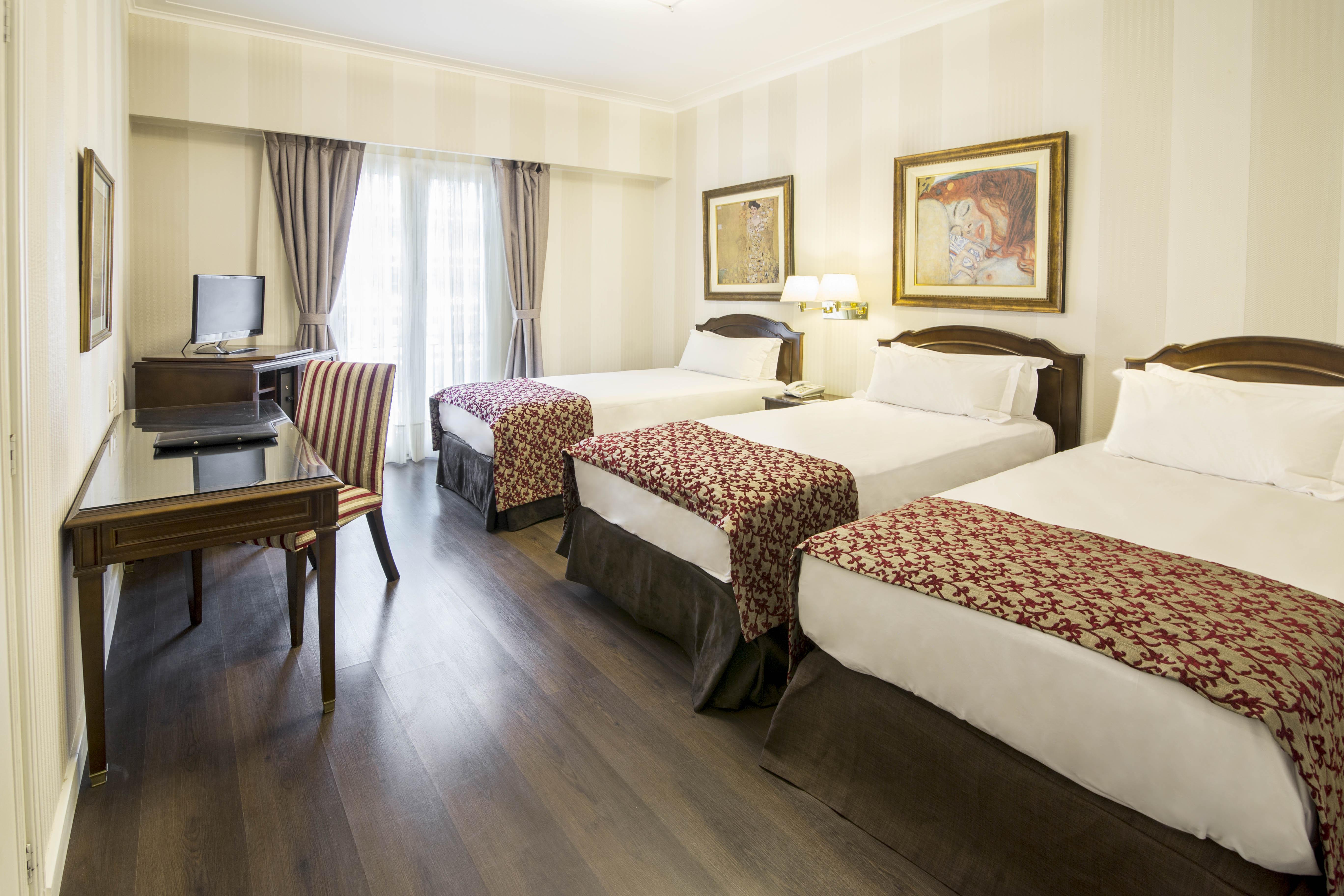 Claridge Hotel Buenos Aires Exterior foto A typical room at the hotel