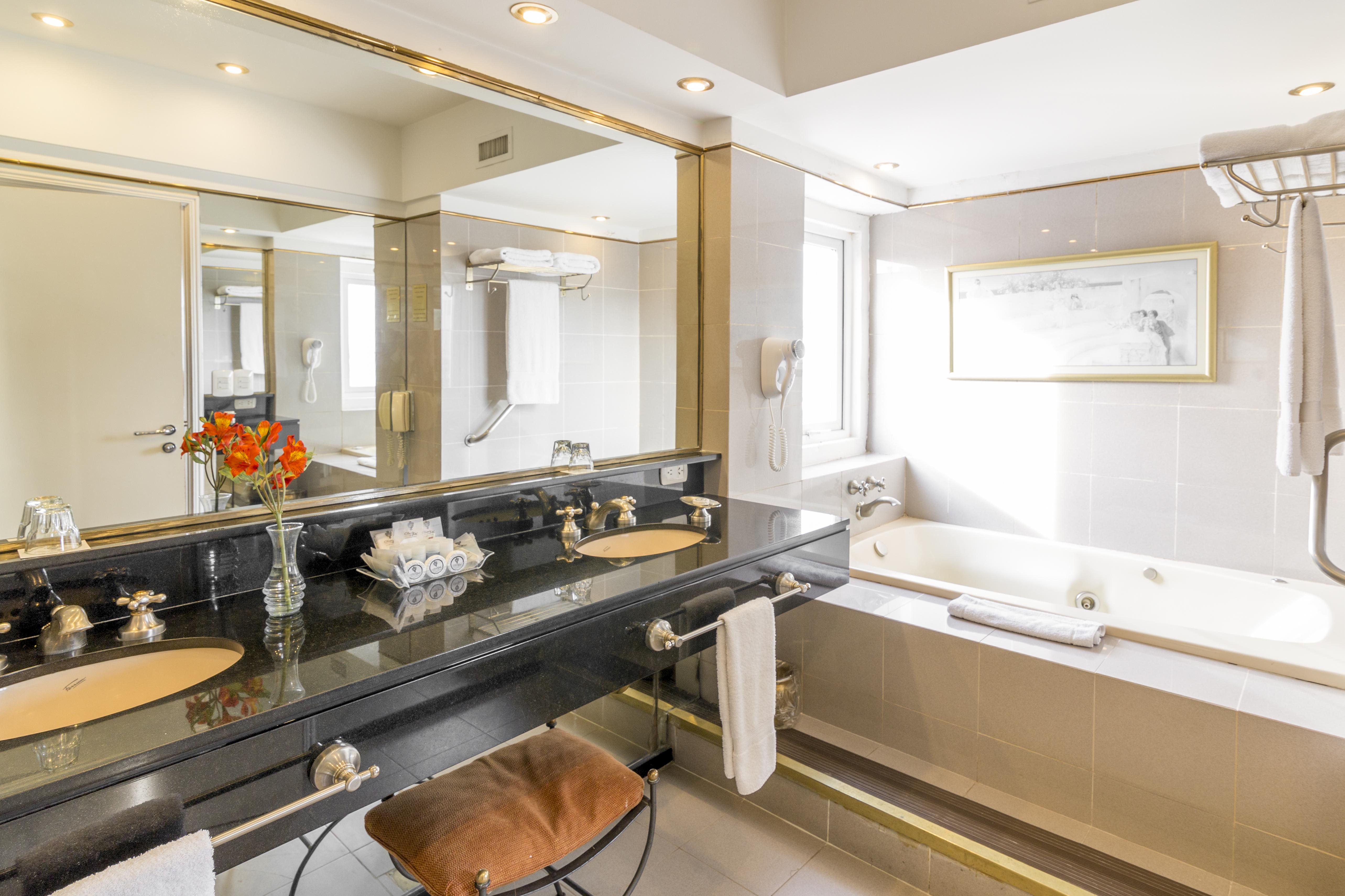 Claridge Hotel Buenos Aires Exterior foto Bathroom