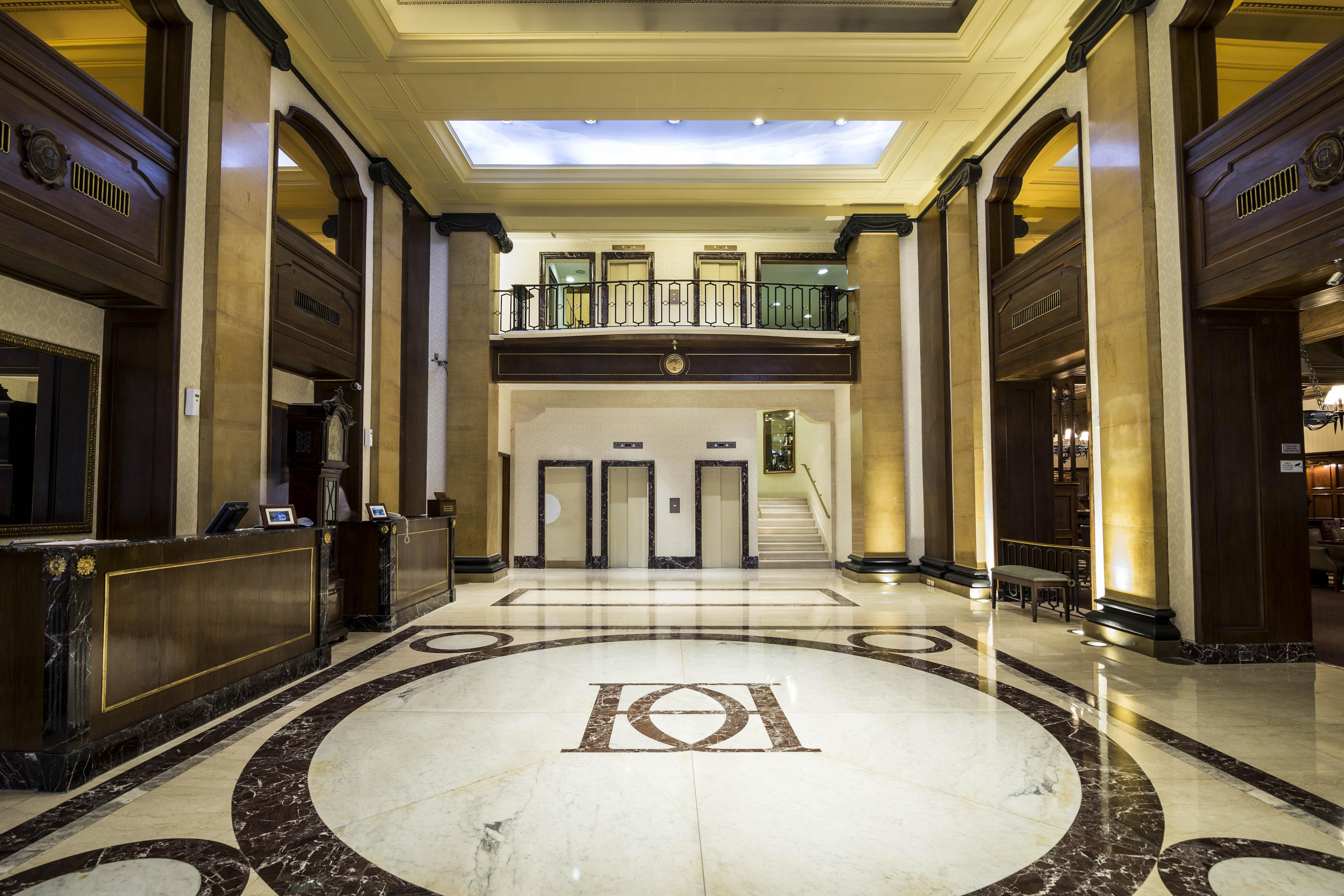 Claridge Hotel Buenos Aires Exterior foto The lobby of the Four Seasons Hotel London at Park Lane