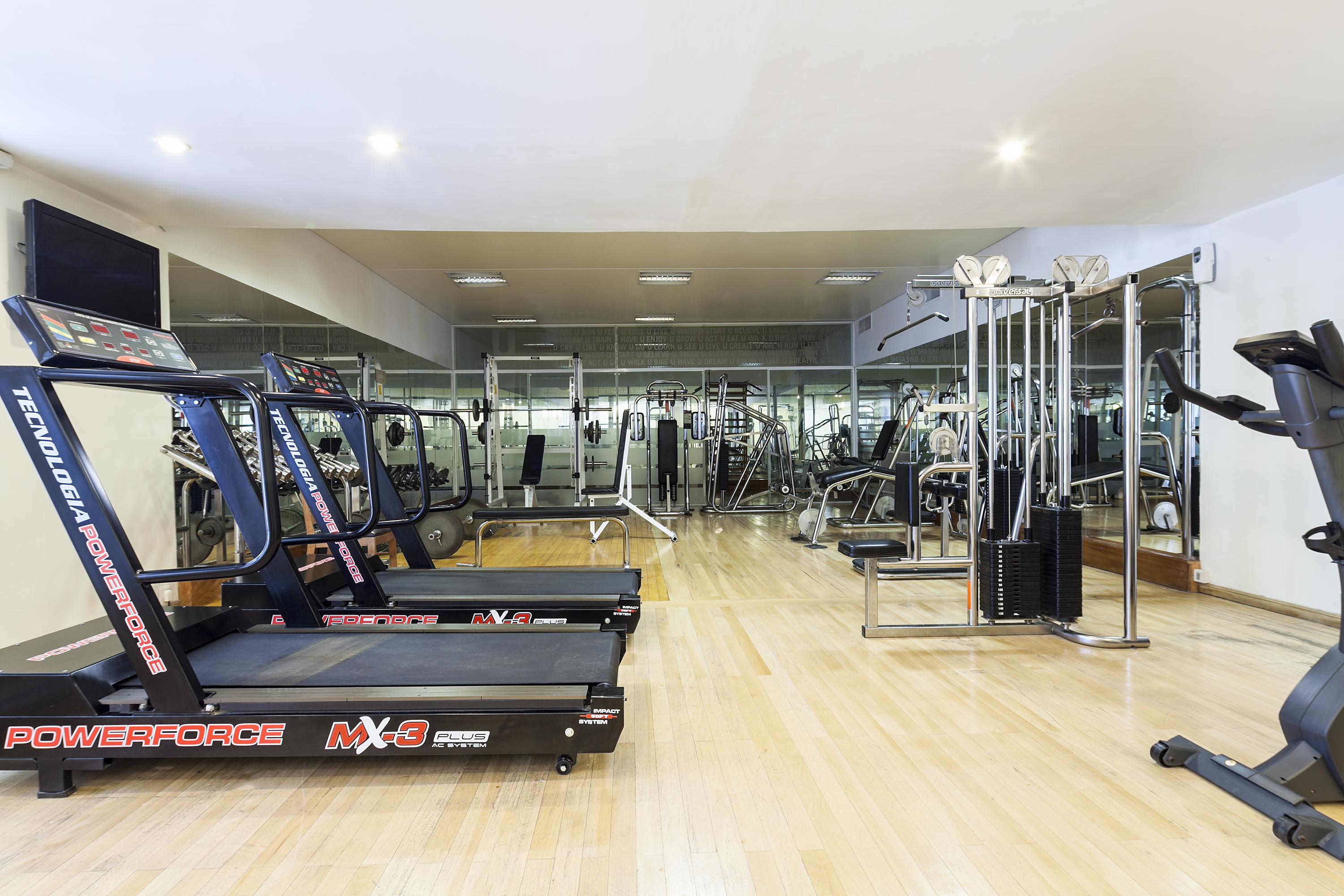 Claridge Hotel Buenos Aires Exterior foto The gym at the hotel