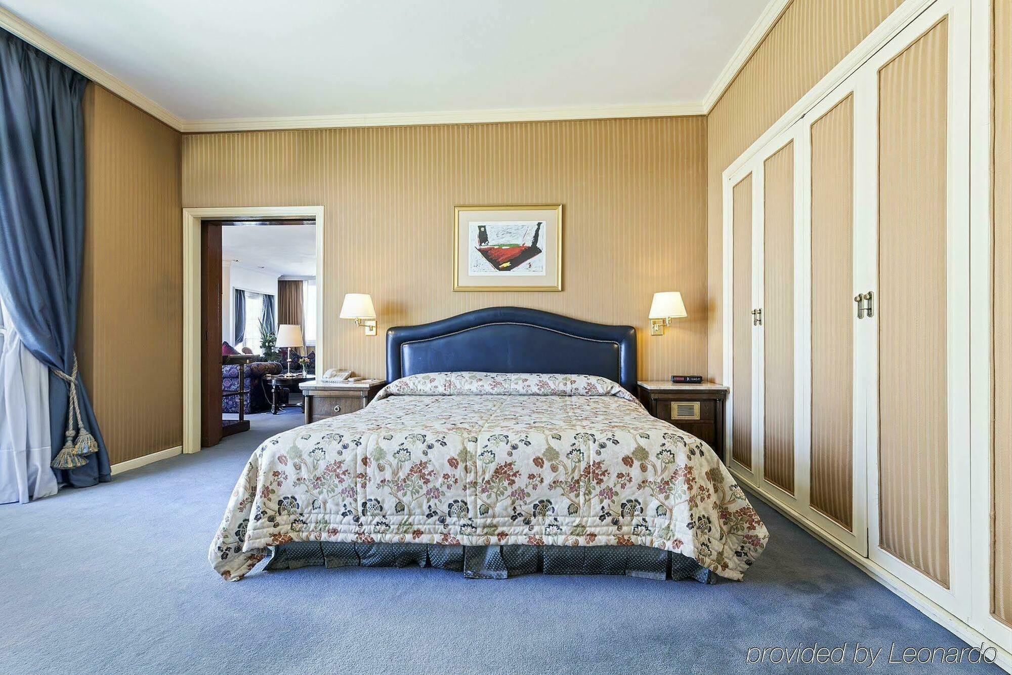 Claridge Hotel Buenos Aires Exterior foto A bedroom at the hotel